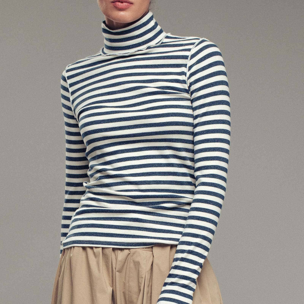 Contrast Seam Turtleneck Knit Top