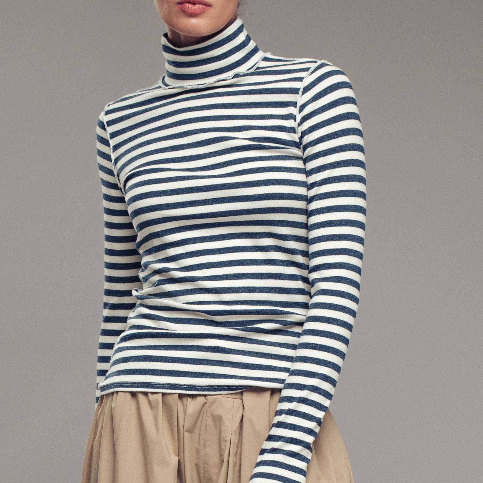 Contrast Seam Turtleneck Knit Top