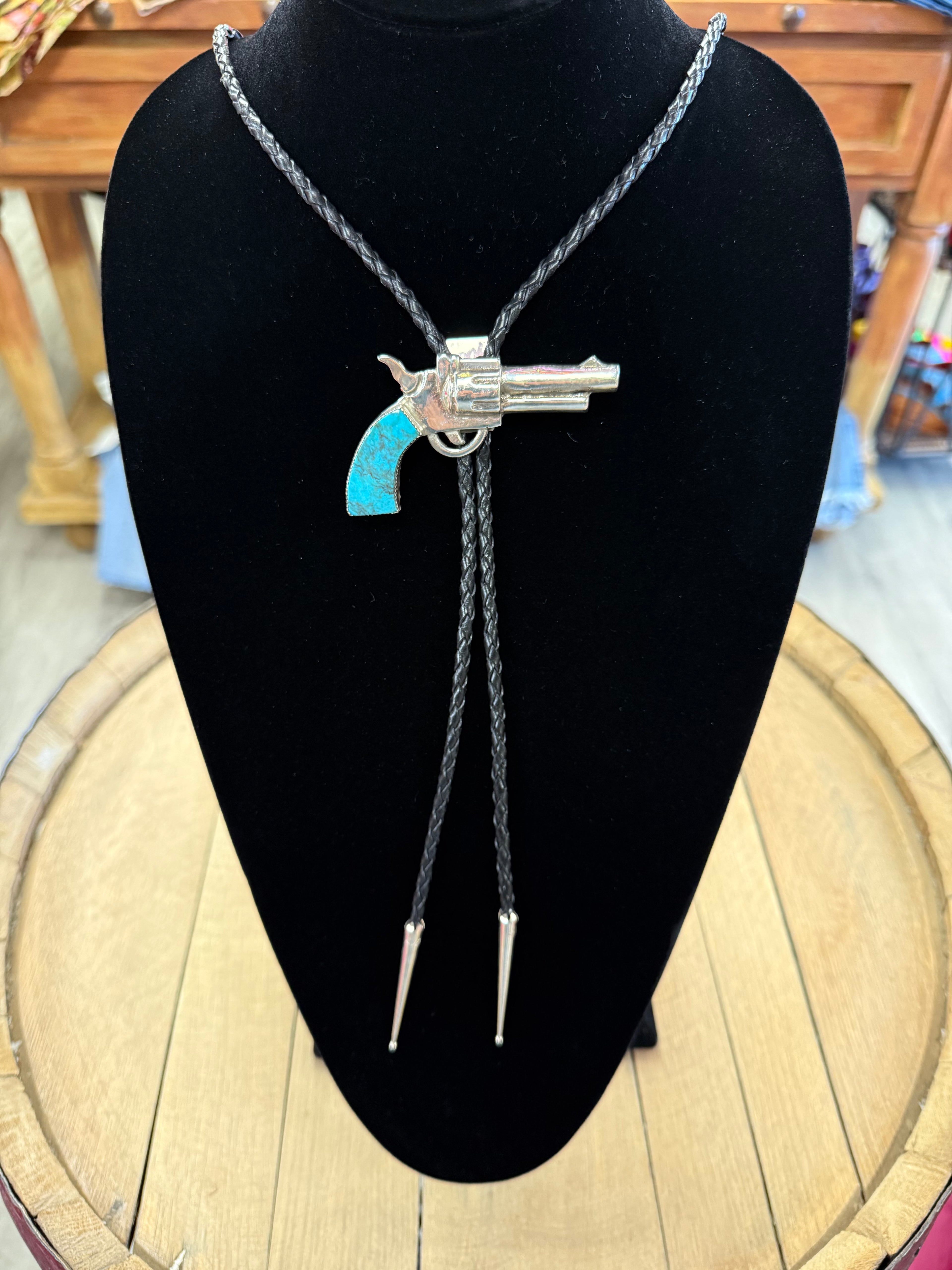 Pistol Bolo