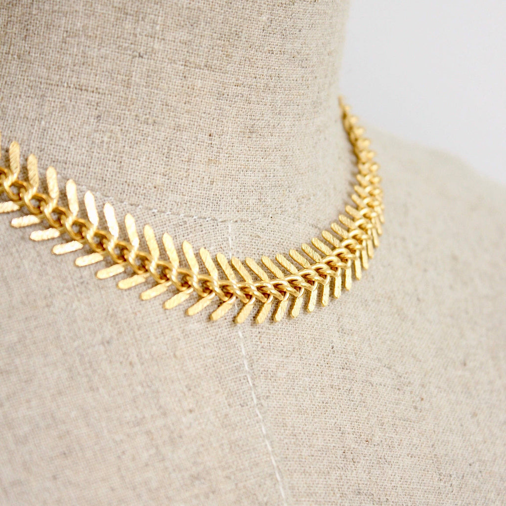 18k matte gold fish bone necklace DOR215
