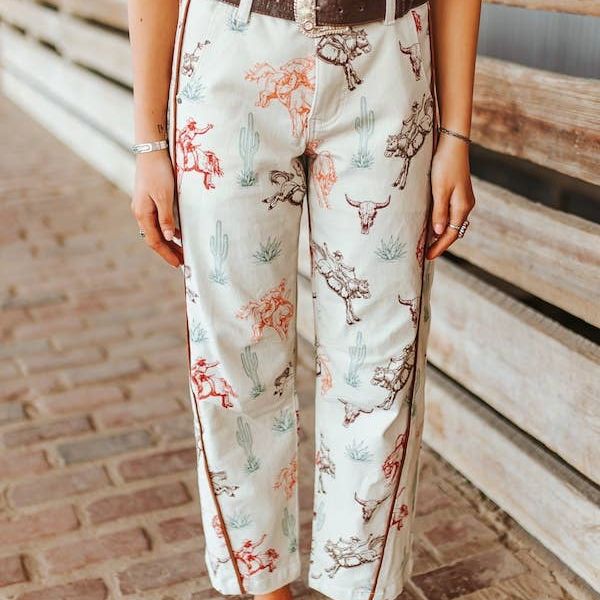 Cream Western Printed Mid Rise Barrel Jeans (28in)
