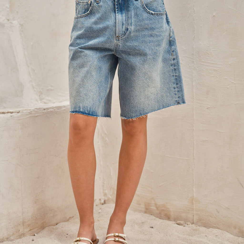 AJP6062 WIDE LEG RETRO BERMUDA DENIM SHORTS