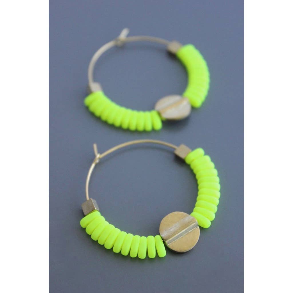 WLLE07 Neon yellow glass hoop earrings