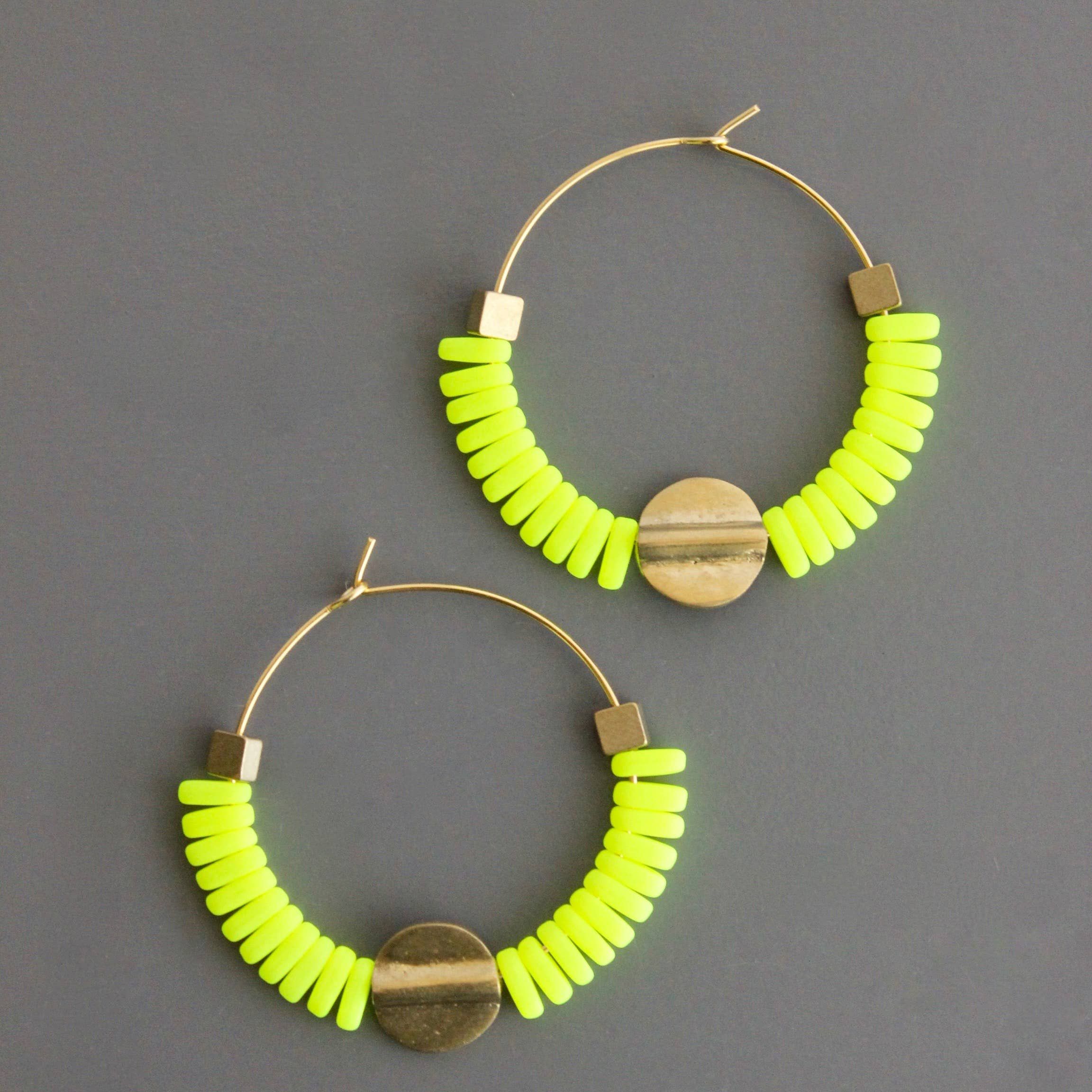 WLLE07 Neon yellow glass hoop earrings