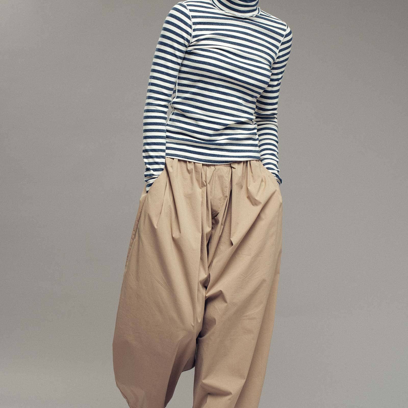 Contrast Seam Turtleneck Knit Top