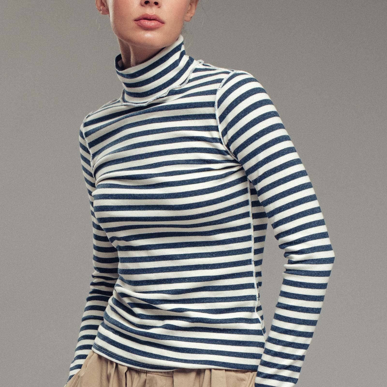 Contrast Seam Turtleneck Knit Top
